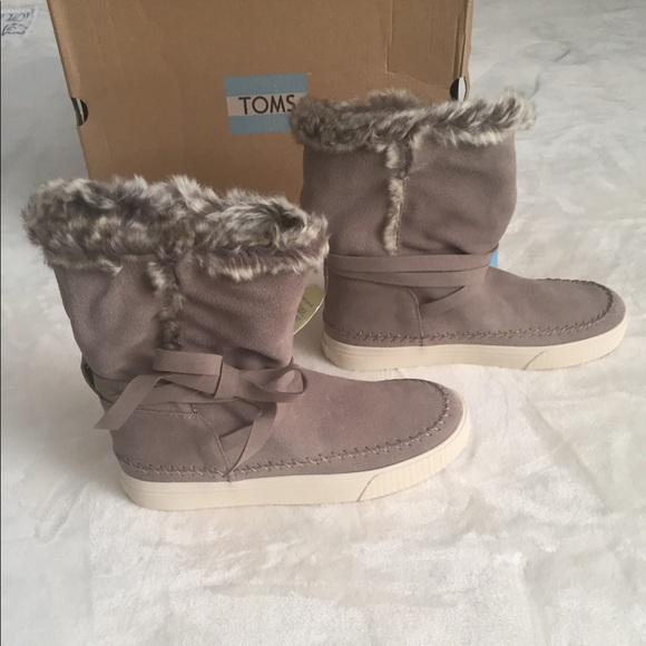 TOMS Vista Faux Fur Lined Suede Boot - Picture 3 of 13